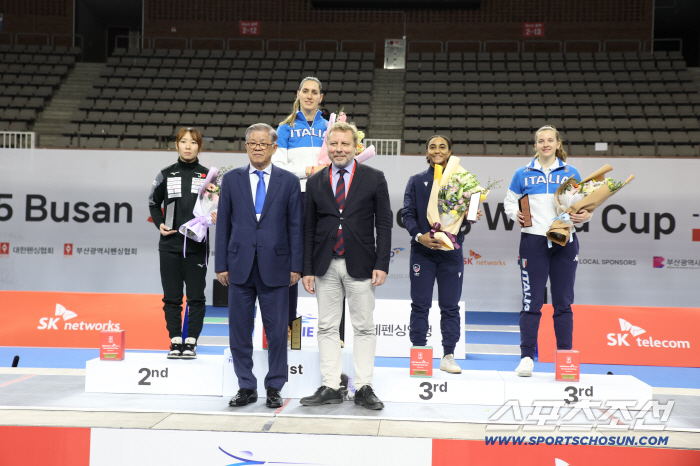 女Fleur, you can't push with your immediate grades, you have to compliment me more! Busan Fleure World Cup 1 Row Intuitive Fencing Association President Choi Shin-won, Sports ♥ Role and Dignity of Adults