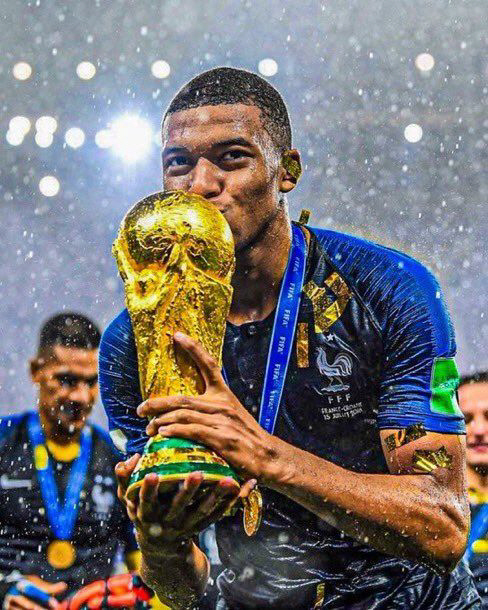 AI is going to be a big surprise! Korea Defeated Paraguay → Japan also won the round of 16 with Mbappe's France! Messi's Argentina shock eliminated from the round of 32