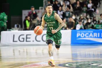 Albano worked it out DB wins 8277 back to Hyundai Mobis...Hyundai Mobis has lost six consecutive games, jumping to third place jointly in the DB