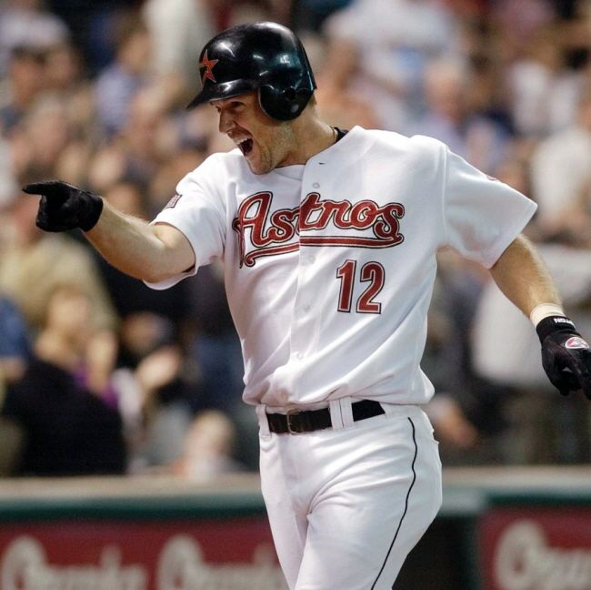 Jeff Kent, the strongest second baseman in MLB history, entered the HOF (Hall of Fame) after 17 years of retirement. Bones Clemens failed again