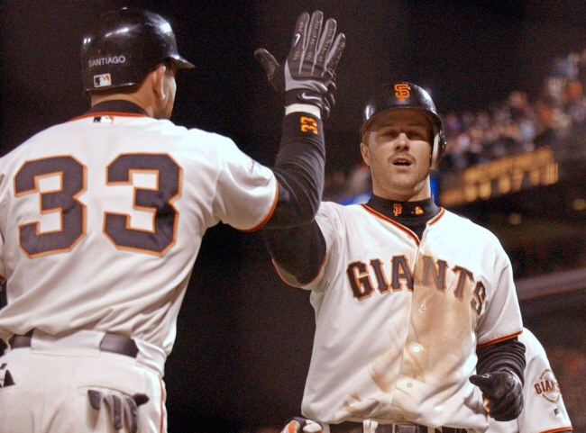 Jeff Kent, the strongest second baseman in MLB history, entered the HOF (Hall of Fame) after 17 years of retirement. Bones Clemens failed again