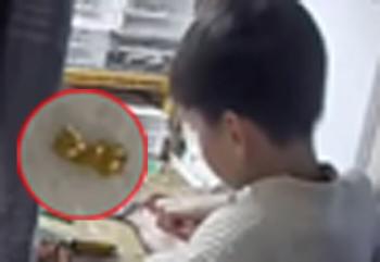 Mom's gold necklace cut, carving gifts to friends...Two million won went away