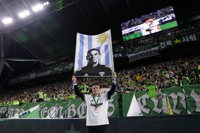  Jeonbuk Gus Foye resigns and dreams of coming back with a smile
