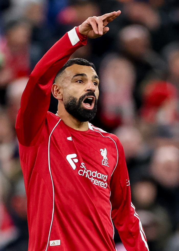 The worst bomb interview in EPL history Salah, Slot sniping interview → Egyptian king ♥ Did he cross the river with Liverpool that he will never return