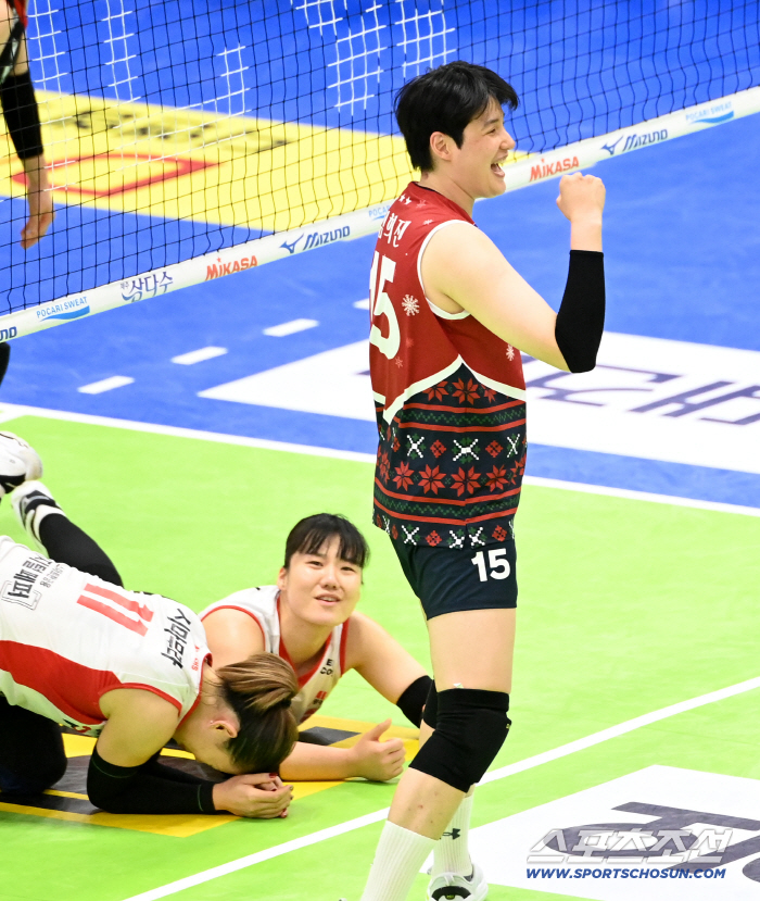 3 consecutive wins  2nd place → Hyundai Engineering & Construction coach Kang Sung-hyung got the right timing to block Kim Hee-jin