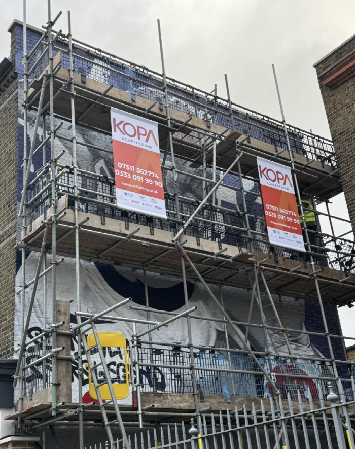 Ahead of Son Heung-min's surprise visit, interest in shock events explodes! Tottenham is busy too. Busy! Case investigation → Sonny's mural is being completed