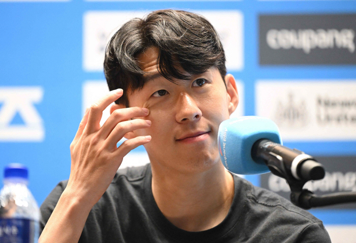 Ahead of Son Heung-min's surprise visit, interest in shock events explodes! Tottenham is busy too. Busy! Case investigation → Sonny's mural is being completed