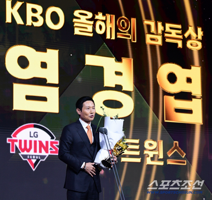 Grateful to his wife who supported him for 31 years, Serenade of Ryeo-ryang received the first director's award