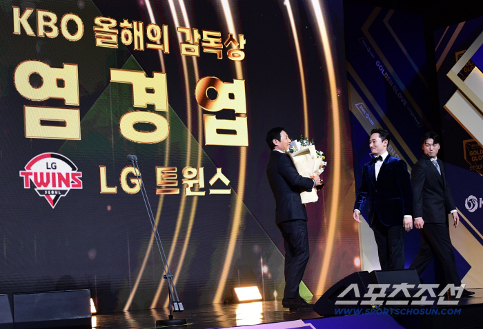 Grateful to his wife who supported him for 31 years, Serenade of Ryeo-ryang received the first director's award
