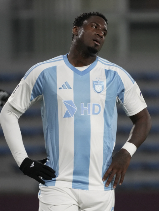 I couldn't even laugh at the end of 2025Um Won-sang's comeback goal Ulsan lost 13 to Oh Se-hoon's net goal and failed to win three consecutive ACLE games