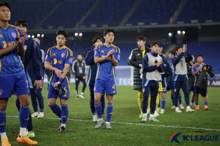 I couldn't even laugh at the end of 2025Um Won-sang's comeback goal Ulsan lost 13 to Oh Se-hoon's net goal and failed to win three consecutive ACLE games