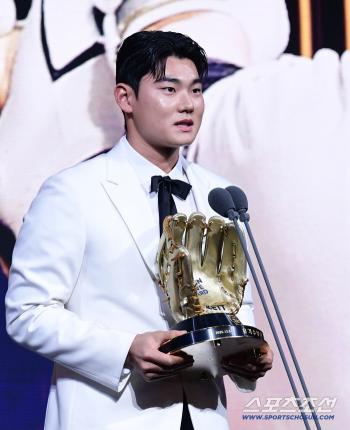 It beat 12.4 billion and 8 billion FA. In the bottom of the ninth inning against Japan, a 5th-year prospect who broke the egg won the first prize in his career