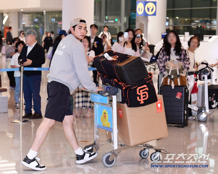 LEE, get out of the way! MLB's worst center fielder Lee Jung-hoo, SF is also looking for an alternative. He will likely be in right field next year