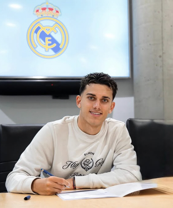 Dad, I'll be a great player Reyes' son, who sadly died six years ago, joins Real Professional Contract → 1st-team training