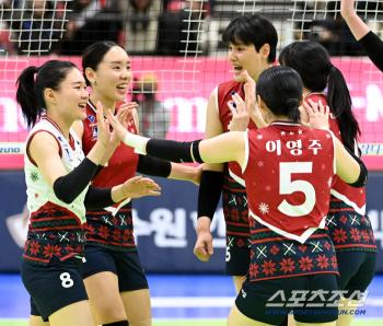  Hyundai Engineering & Construction Lee Ye-rim smiles at the victory