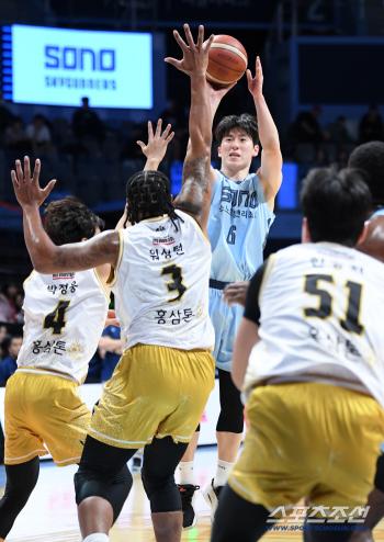  Lee Jung-hyun's shot in the middle of a skirmish