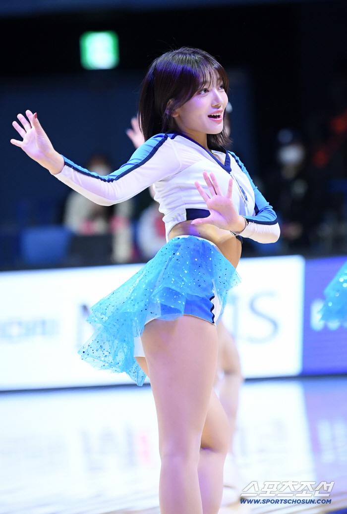  Park Soyoung's cheerleader is so excited