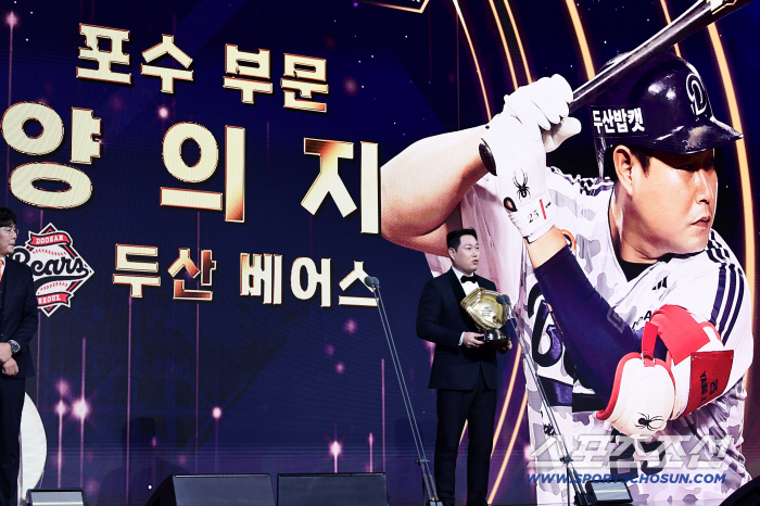 Yang Eui-ji, the biggest GG tie milestone ever, is still thirsty...I will win my 11th award next year