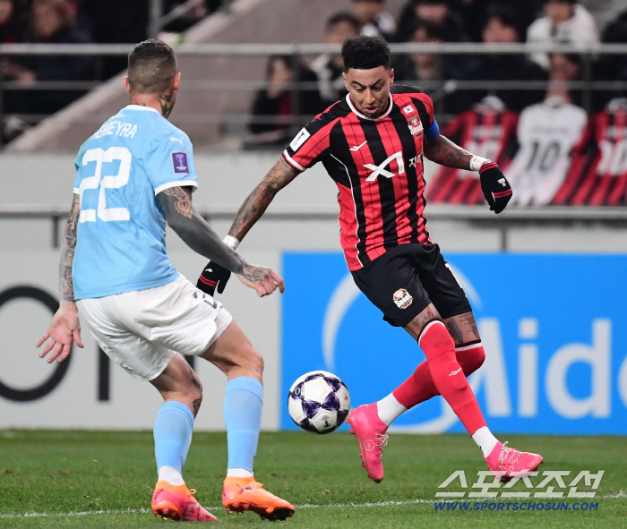 I'm Jesse Lingard of FC Seoul Lingard leaving with Goodbye Goal...11 draws with Seoul and Melbourne 