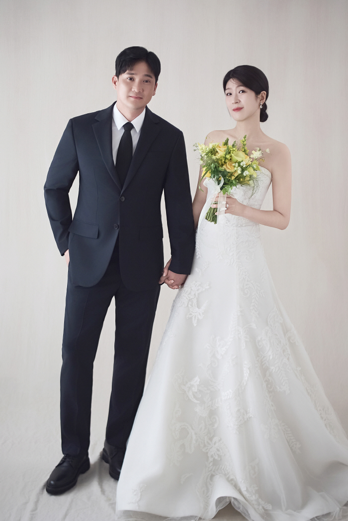 Manager Choi Kyu-min of Gyeongnam FC's promotional marketing team gets married on the 13th