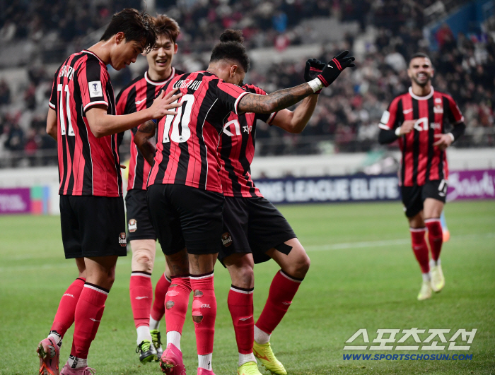  Dance time when you score the first goal of Lingard