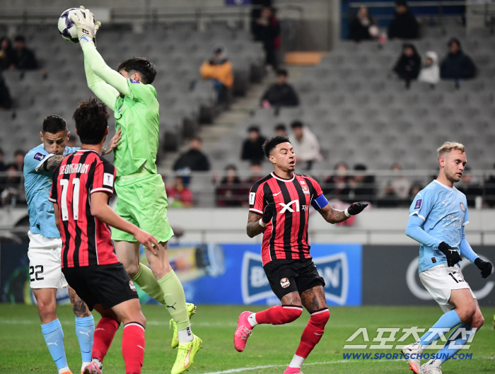  Lingard's not easy to score first