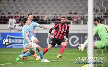  Lucas' shot to the Melbourne defense