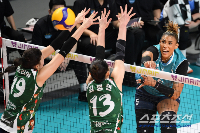  Silva is overwhelmed with power