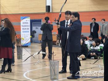 School Sports X Regional Community Synergy Sharing Paju Archery Curriculum Performance Meeting Chairman Ahn Min-seok, who intends to run for Gyeonggi-do Superintendent of Education, will visit the site