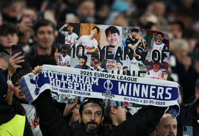 Shocking true story Tottenham forever miss SON. Tottenham Hotspur Stadium empty with legendary captain Son Heung-min → There is no one next to me in the spectators' spectacular crash