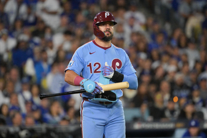 Slugger with 56 home runs, failed to transfer! → It's the same money, but my parents are left! Philadelphia re-signs for five years and 150 million