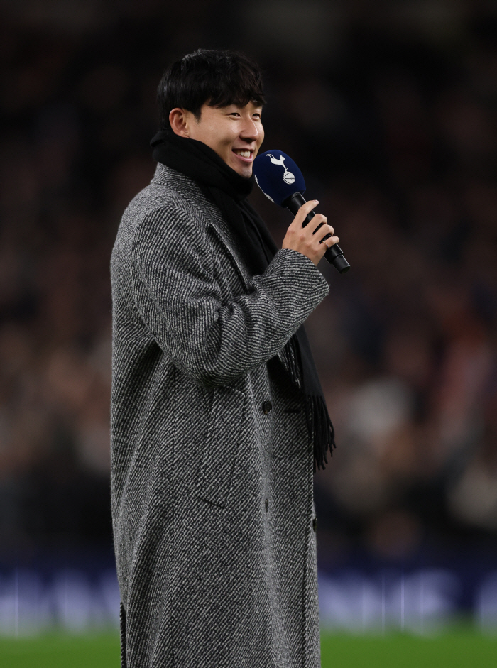 SON, our big brother, who always supports us! Son Heungmin's good story broke again→ Tottenham players are making a fuss...Leadership Explosion Locker Room Conversation Revealed Legendary Player