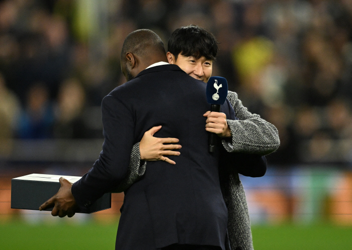 SON, our big brother, who always supports us! Son Heungmin's good story broke again→ Tottenham players are making a fuss...Leadership Explosion Locker Room Conversation Revealed Legendary Player