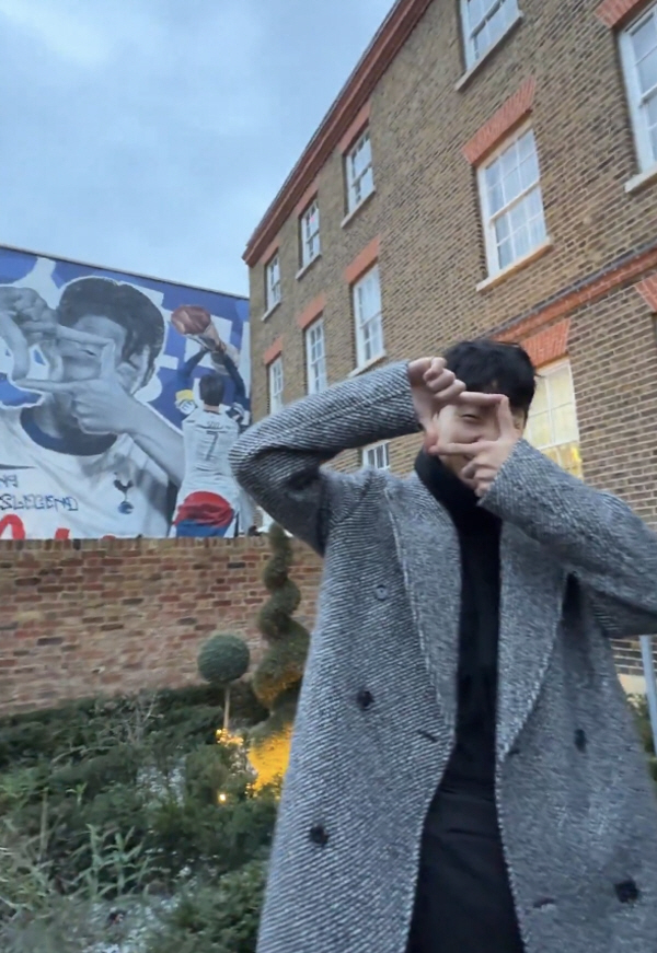 There's no player like this Even standing ovation from 50,000 spectators on the mural of the click ceremony, the EPL is also excited by the return of Son Heung-min's hot tearful Spurs battle → The hero is back an official announcement