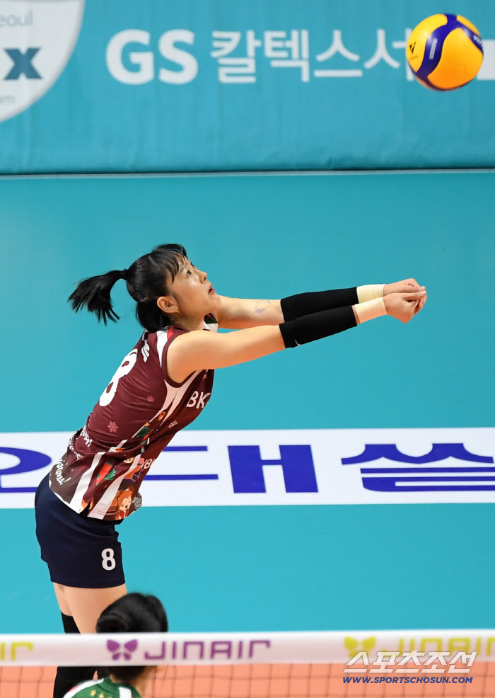 This is a Cuban monster's mistake, and it's a shock defeat...Knee pain? Rather than that