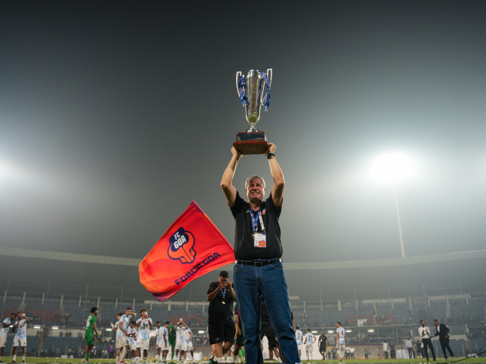 Unprecedented happening, change your underwear vs. I don't want to. I've never had a red card before a match