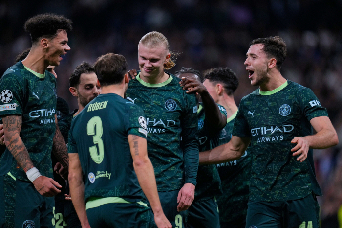 Is it soccer or wrestling? Rudiger, who made an accident again, and Holan, the winning goal...Manchester City, Real 21 come-from-behind → Alonso, what should I do