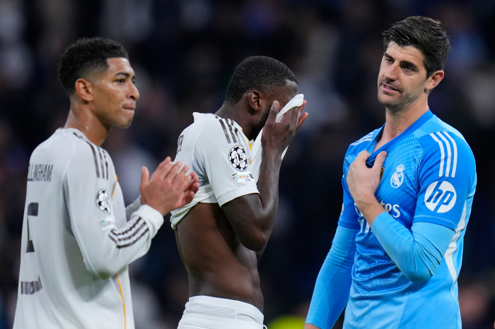 Is it soccer or wrestling? Rudiger, who made an accident again, and Holan, the winning goal...Manchester City, Real 21 come-from-behind → Alonso, what should I do